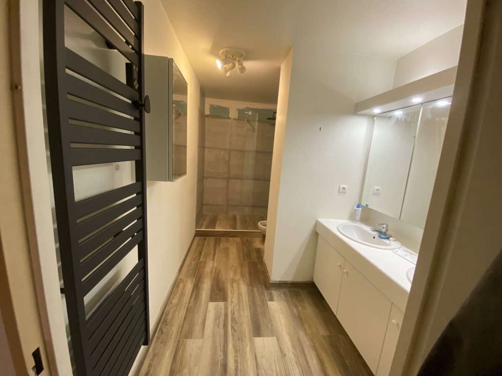 Rénovation salle de bains Paris 75004 : le guide complet pour transformer votre espace confiez la rénovation de votre salle de bains à paris 75004 à des professionnels qualifiés. solutions sur mesure, travaux rapides et finition de qualité pour moderniser votre espace selon vos envies.