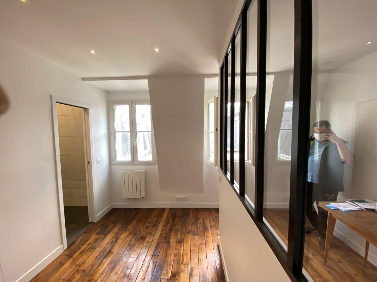 Rénovation de studio à Paris 75004 : Guide pratique pour transformer votre espace confiez la rénovation de votre studio à paris 75004 à des experts qualifiés. profitez d'un aménagement sur-mesure, d'une optimisation de l'espace et de solutions modernes pour un intérieur fonctionnel et élégant.