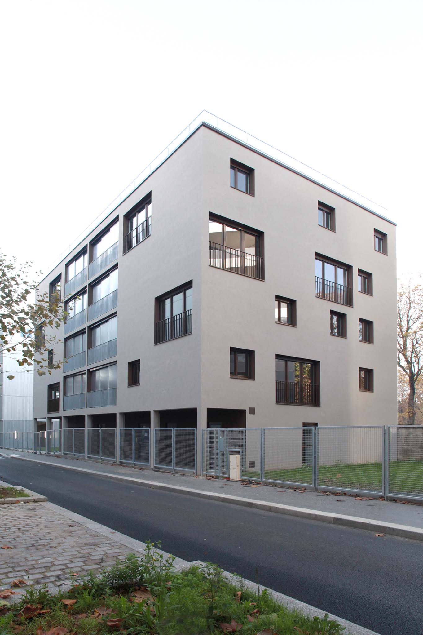 « Une aberration » : le projet controversé d’implanter 17 logements sociaux au cœur de la prestigieuse place des Vosges à Paris découvrez le projet controversé de construction de 17 logements sociaux sur la place des vosges, un enjeu urbanistique majeur qui suscite débats et opinions dans la communauté locale.