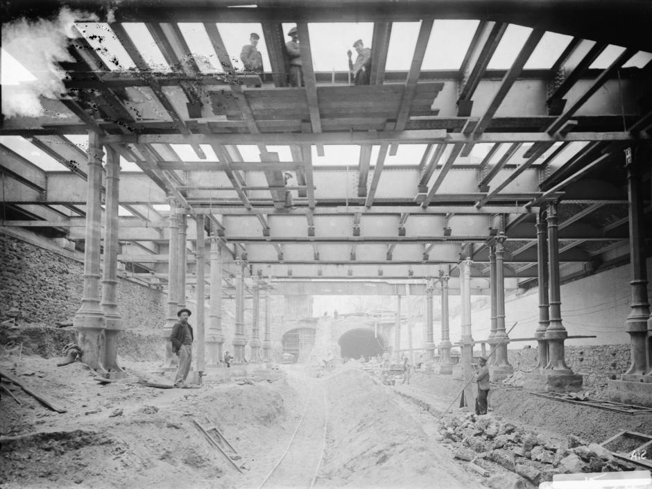 Quatre ans de transformations majeures à la gare de Lyon : le lancement de deux chantiers colossaux pour une nouvelle ère découvrez les 10 ans de transformations à la gare de lyon avec le lancement de deux grands chantiers majeurs pour moderniser et améliorer l