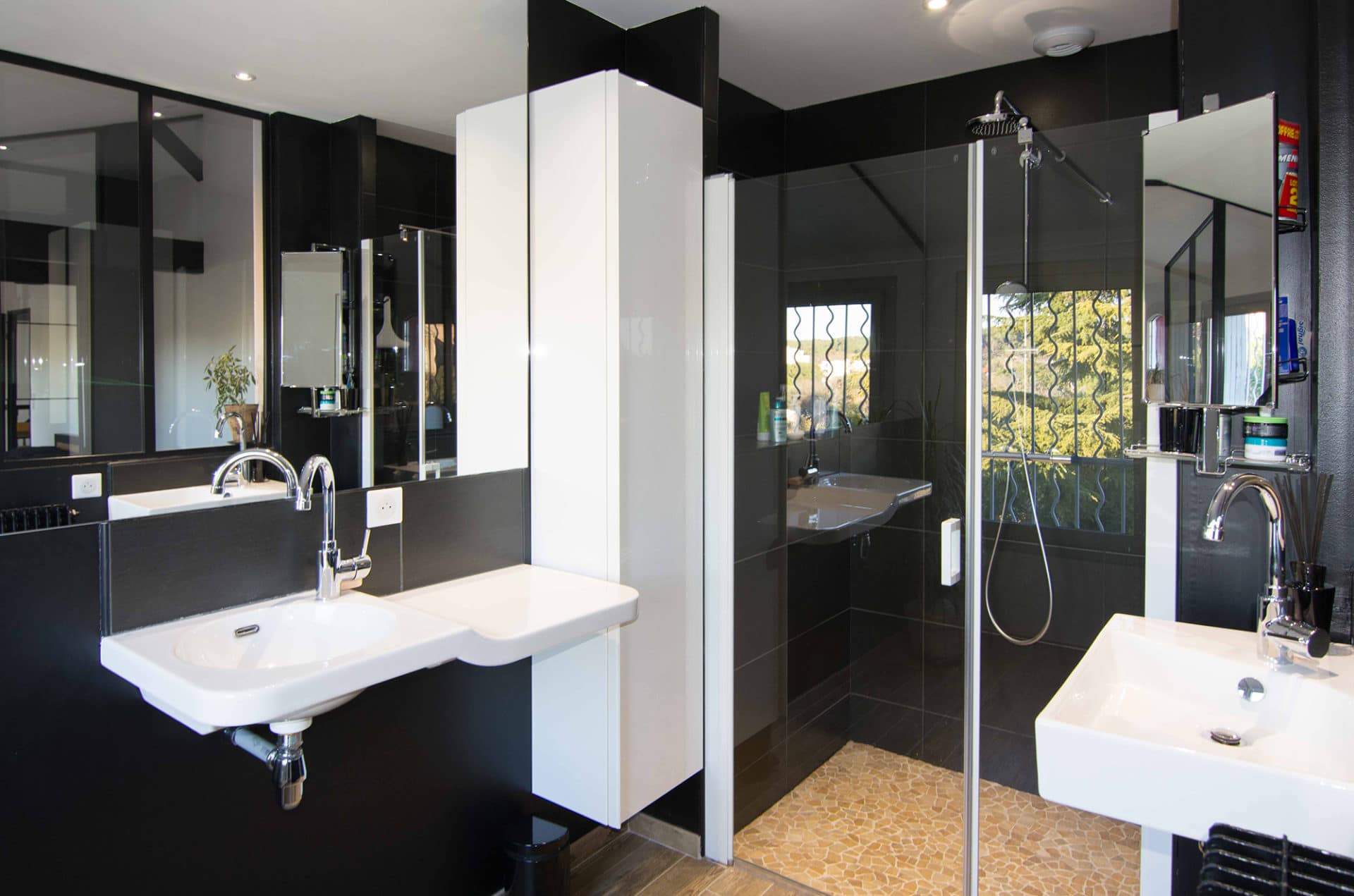 Combien prévoir pour la rénovation de salle de bains au mètre carré ? découvrez le coût moyen de rénovation d'une salle de bains au m² et obtenez des conseils pour budgétiser efficacement votre projet de rénovation.