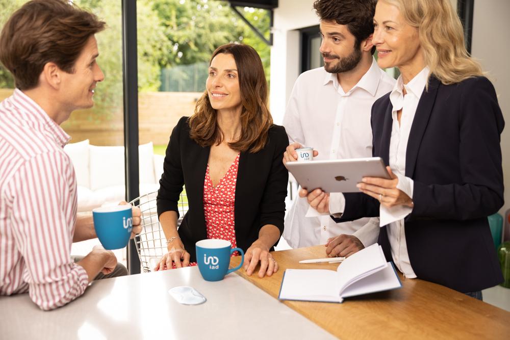 Copropriété : Le syndic peut-il m'obliger à ouvrir ma porte à une entreprise qu'il a mandatée ? découvrez les obligations légales concernant l